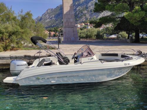 Motorboot Atlantic Marine 670 Yachtcharter in Kotor