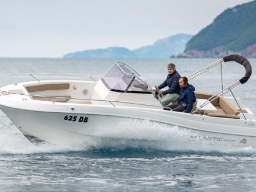 Motorboot Atlantic Marine 750 chartern in Trogir