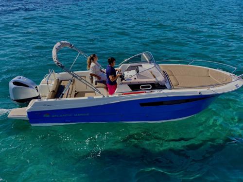 Motoryacht Atlantic Marine 750 Yachtcharter in Yachthafen Tribunj