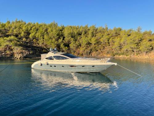 Motoryacht Atlantis 55 chartern in Pallini