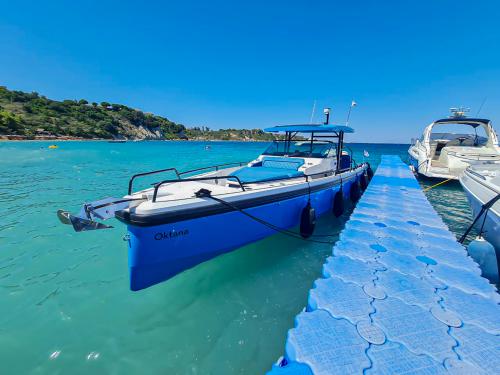 Motorboat Axopar 37 for charter in Gouvia Motorboat Axopar 37 for charter in Gouvia
