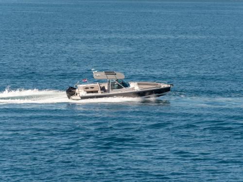 Motorboot Axopar 38 T-Top chartern in Trogir