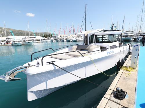 Yacht Axopar 45 for charter in Seget