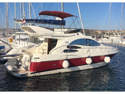 Yacht Azimut 39 available for charter in Marina Pirovac