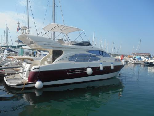 Motorboot Azimut 46 chartern in Pirovac