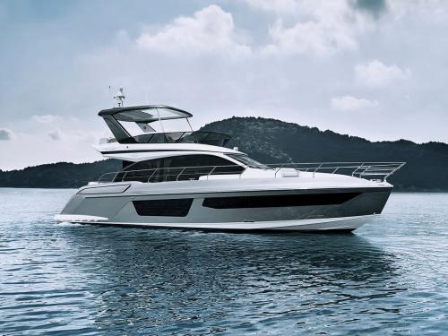 Motorboat Azimut 53 for rent in Podstrana