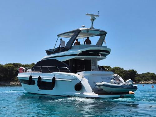 Yacht Azimut 53 Yachtcharter in Stobrec