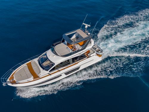 Yacht Azimut 53 Yachtcharter in Stobrec