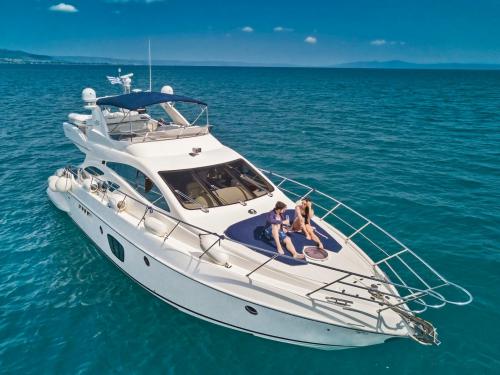 Motor yacht Azimut 55 for rent in Mykonos City