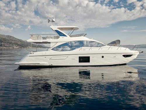 Motorboot Azimut 55 chartern in Podstrana