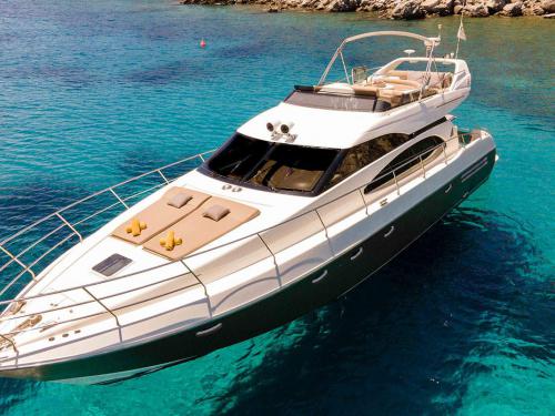 Motor yacht Azimut 58 available for charter in Tourlos