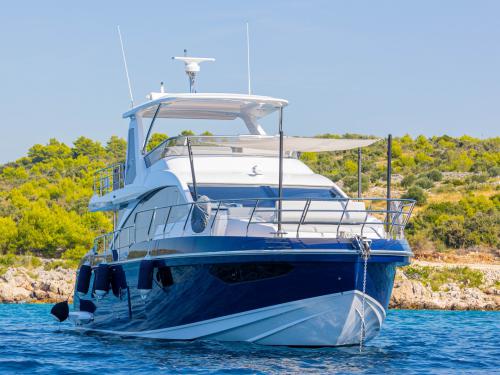 Motor yacht Azimut 60 for rent in Primosten