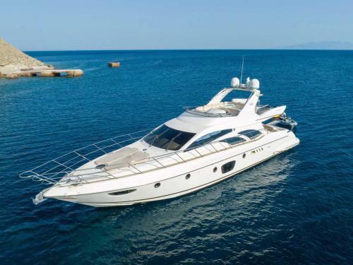 Motor yacht Azimut 64 available for charter in Lavrio