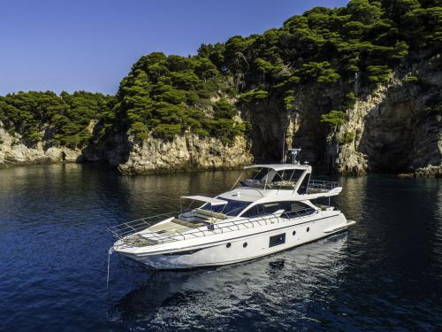 Motoryacht Azimut 66 Yachtcharter in Trogir