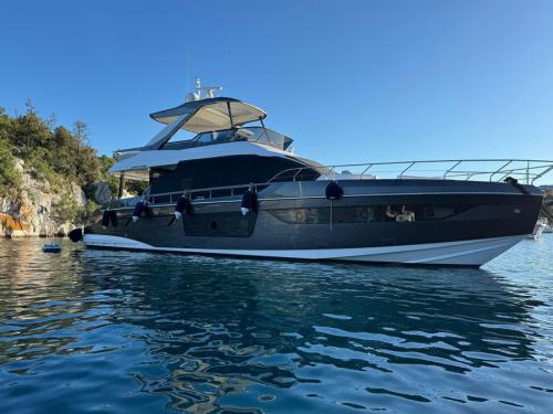 Yacht Azimut 68 for hire in ACI Marina Split