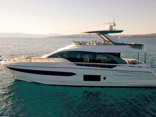 Motor yacht Azimut 78 for rent in Podstrana