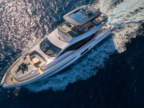 Motor yacht Azimut 78 for hire in Podstrana