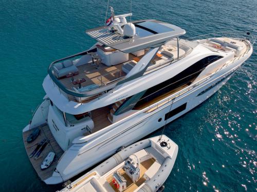 Motoryacht Azimut 78 Yachtcharter in Stobrec