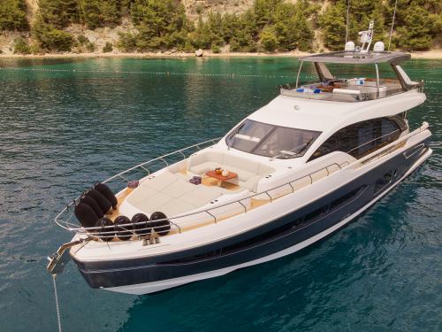 Motor yacht Azimut 78 available for charter in Stobrec Port Motor yacht Azimut 78 available for charter in Stobrec Port