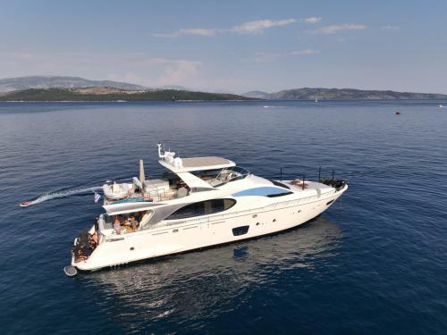 Motorboot Azimut 85 Yachtcharter in Gouvia