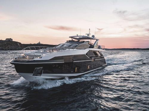 Yacht Azimut 88 available for charter in Kastel Gomilica Yacht Azimut 88 available for charter in Kastel Gomilica