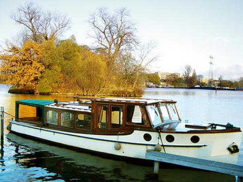 Motor yacht Backdecker Salonboot for hire in Berlin City
