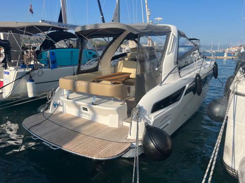 Motorboot Bavaria 30 Sport Yachtcharter in Marina Kornati