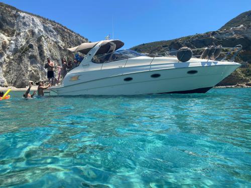 Motor yacht Bavaria 30 Sport for rent in Nettuno