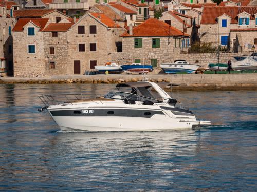 Yacht Bavaria 32 Sport Yachtcharter in Tribunj
