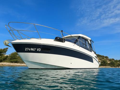 Motor yacht Bavaria 33 Sport for rent in Biograd na Moru