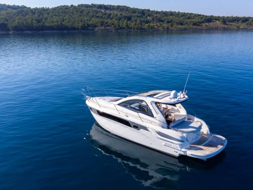 Motorboot Bavaria 35 Sport Yachtcharter in Sibenik