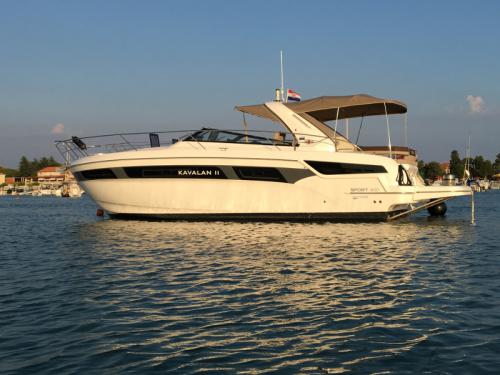 Motor yacht Bavaria 40 Sport Open for hire in Marina Veruda