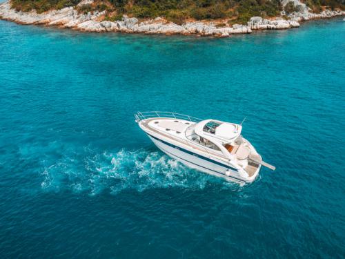 Motoryacht Bavaria 42 HT chartern in Marina Punat