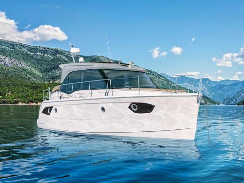 Motor yacht Bavaria E34 Sedan available for charter in Seget