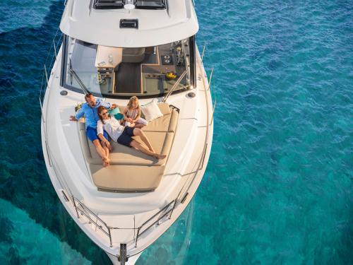Motorboat Bavaria E40 Sedan for hire in Lavagna