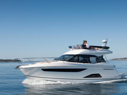 Motoryacht Bavaria R40 FLY chartern in Marina Alboran