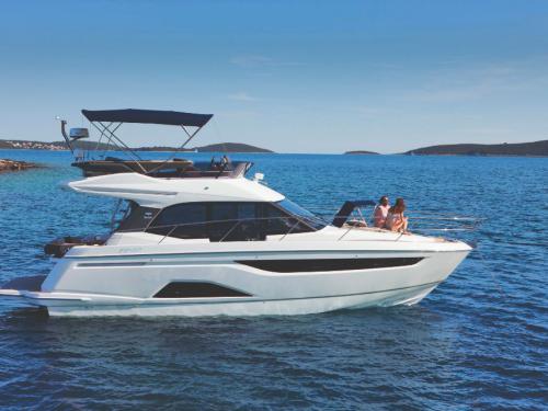 Yacht Bavaria R40 FLY chartern in Marina Veruda