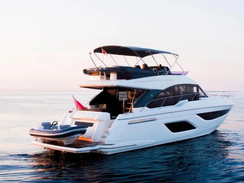 Motorboot Bavaria R55 FLY chartern in Seget