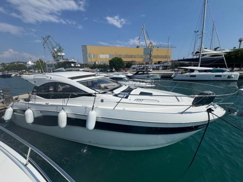 Motor yacht Bavaria SR 41 for rent in Trogir