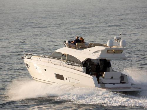 Bavaria Virtess 420 Motoryacht Charter Palma