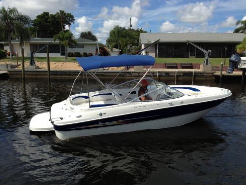 Motorboat Bayliner 219 for charter in Lazise