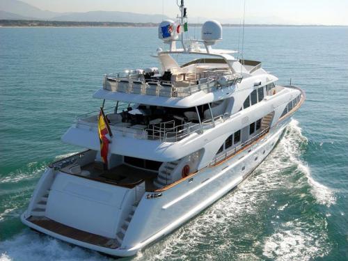 Motorboat Benetti 122 Classic available for charter in Alicante