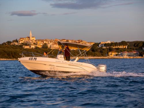 Motorboot Bluline 19 Open chartern in Vrsar