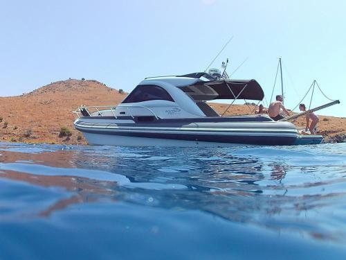 Yacht Bolton 330 for hire in Athens