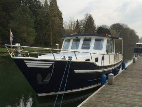 Motorboat Broesder Kotter 1130 for rent in Stavoren Warns