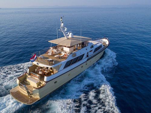 Motor yacht Broward 30M for charter in Split