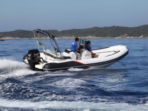 Motorboot BSC 62 chartern in Arzon