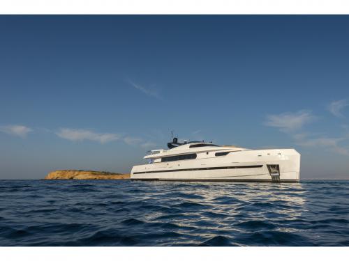 Motorboat Bugari 100 available for charter in Piraeus
