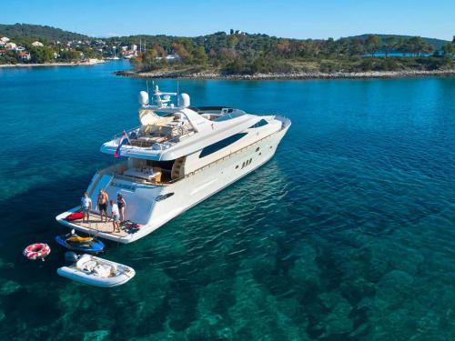 Canados 86 Luxury Yacht for charter in Baska Voda (Croatia) Canados 86 Luxury Yacht for charter in Baska Voda (Croatia)