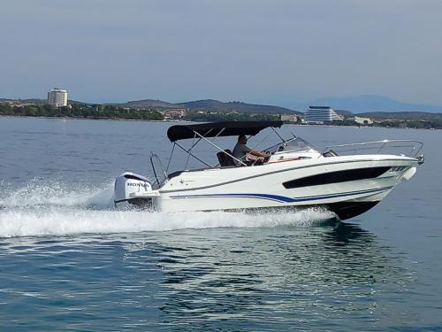 Yacht Cap Camarat 755 WA chartern in Tribunj